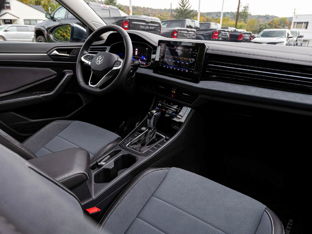 Used 2026 Volkswagen Jetta SE FWD image 32