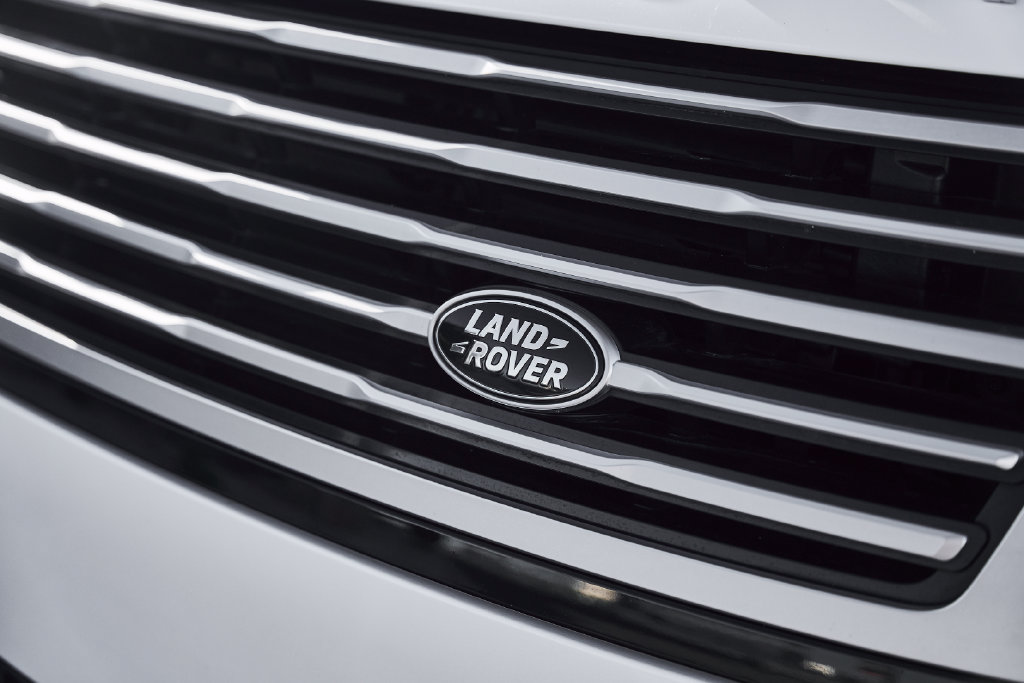 Used 2024 Land Rover Range Rover SV AWD/4WD image 8