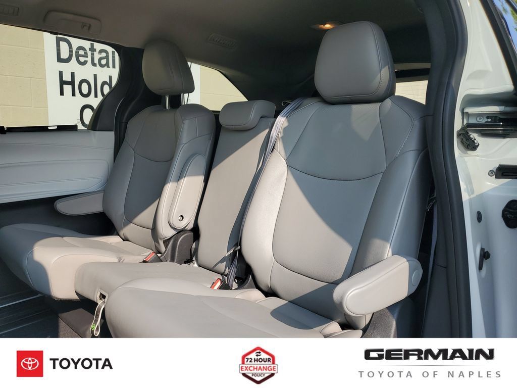 Certified 2025 Toyota Sienna XLE FWD image 20