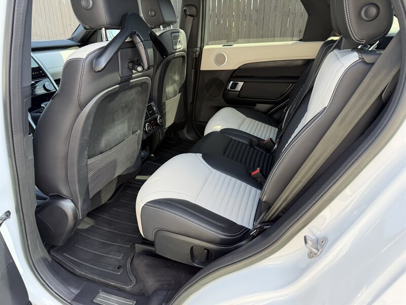 Used 2023 Land Rover Discovery S R-Dynamic AWD/4WD image 26