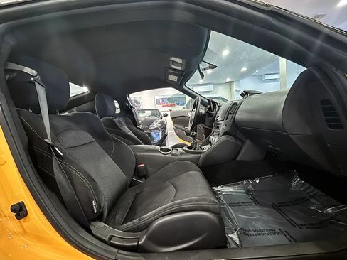 Used 2017 Nissan 370Z Coupe RWD image 14