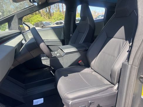 Used 2024 Tesla Cybertruck AWD Crew Cab image 5
