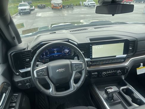 Used 2024 Chevrolet Silverado 1500 LT Trail Boss w/ Convenience Package II AWD/4WD image 9