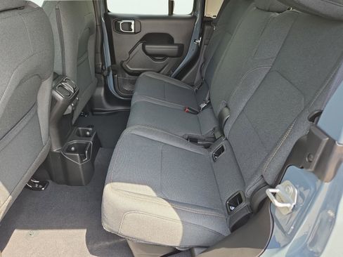 New 2025 Jeep Gladiator Sport image 17