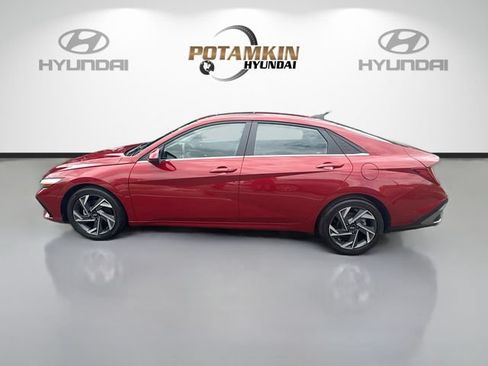 Certified 2025 Hyundai Elantra SEL FWD image 8