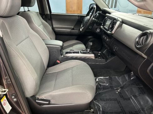Used 2018 Toyota Tacoma SR5 image 10