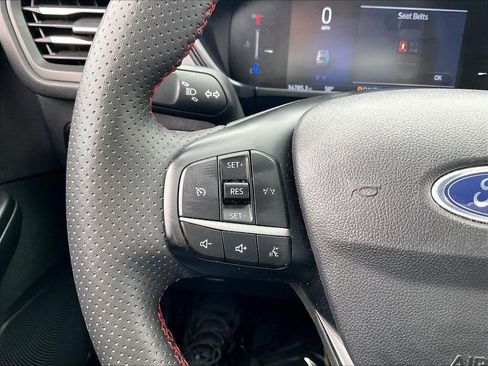 Used 2025 Ford Escape ST-Line Select AWD/4WD image 21