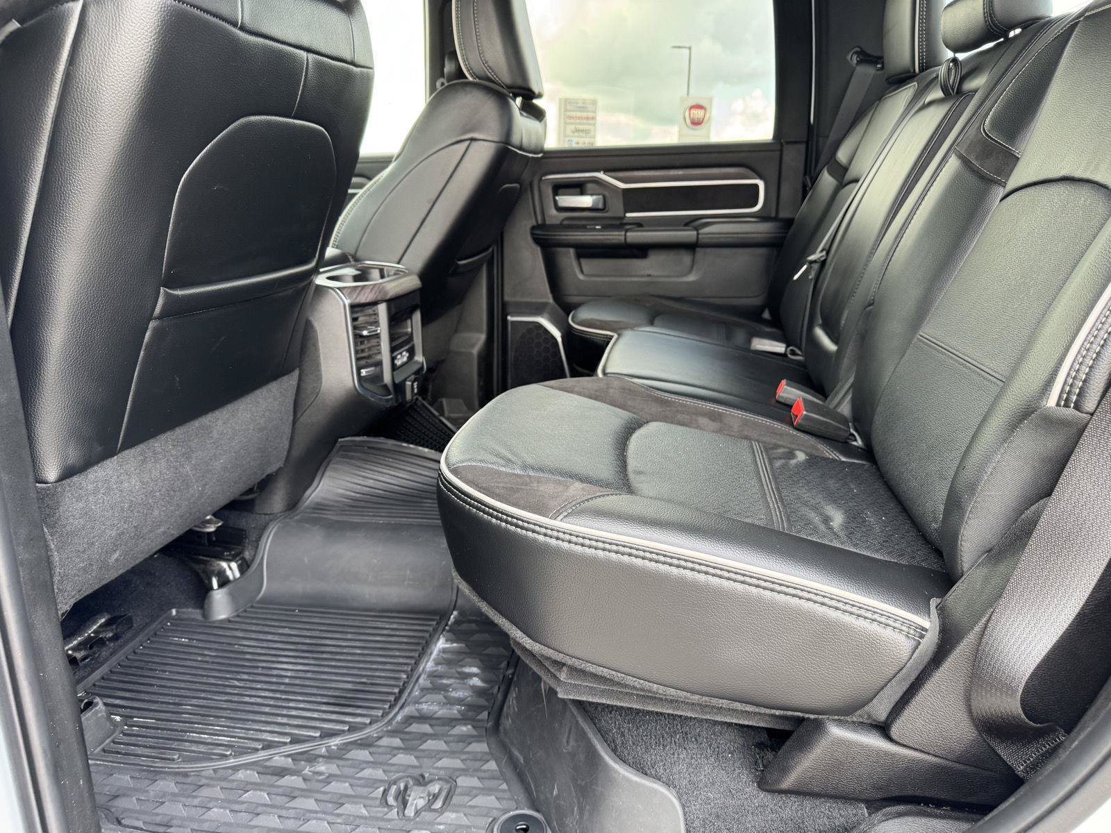 Used 2025 RAM 3500 Laramie w/ Sport Appearance Package AWD/4WD image 30