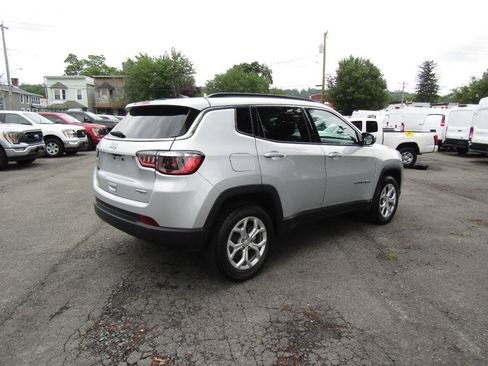 Used 2024 Jeep Compass Latitude AWD/4WD image 43