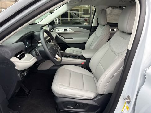 New 2026 Ford Explorer Active w/ Active Comfort Package image 19