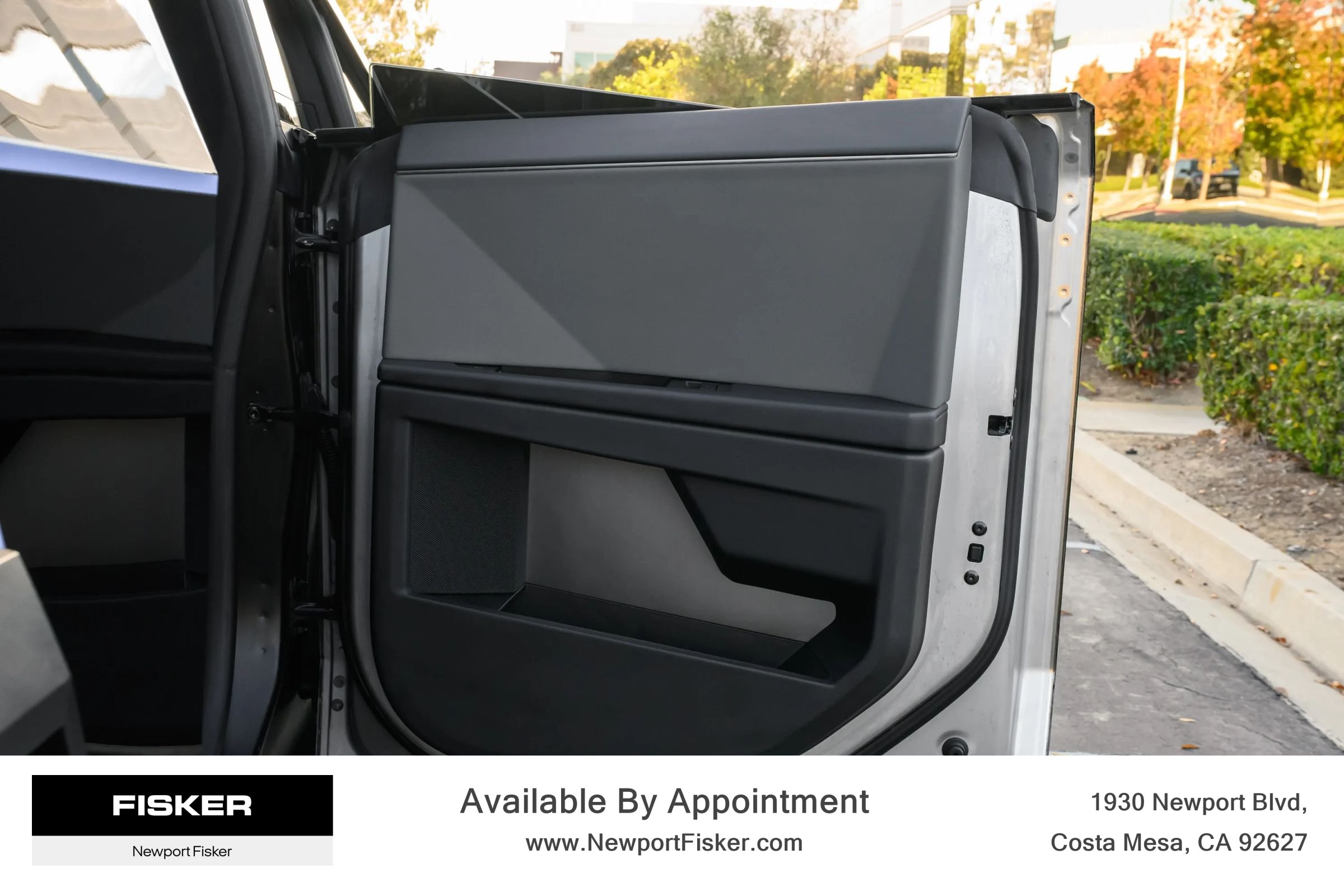 Used 2024 Tesla Cybertruck AWD Crew Cab image 25