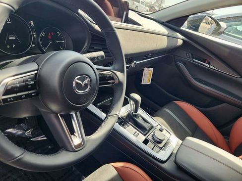 New 2025 MAZDA CX-30 Carbon image 12