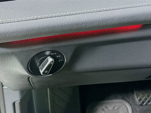 Used 2025 Volkswagen Jetta SEL FWD image 11