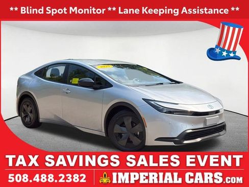 Used 2025 Toyota Prius LE FWD image 1