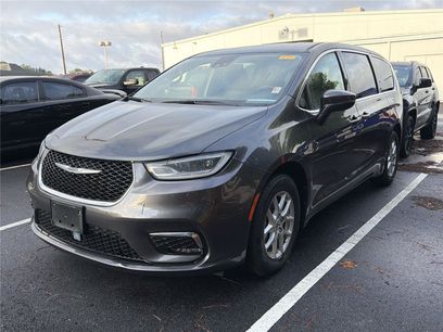 Used 2023 Chrysler Pacifica Touring-L