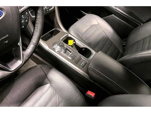 Used 2018 Ford Fusion SE w/ Fusion SE Technology Package image 18