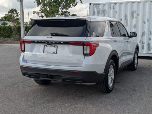 New 2026 Ford Explorer Active RWD image 5