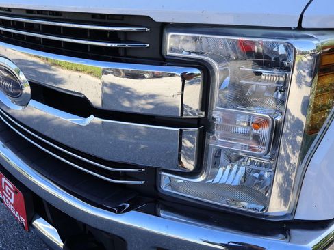Used 2018 Ford F250 Lariat w/ Lariat Value Package AWD/4WD image 3