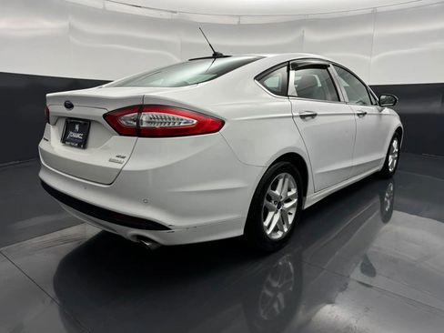 Used 2016 Ford Fusion SE image 3
