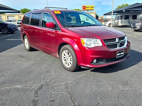 Used 2020 Dodge Grand Caravan SXT FWD image 2