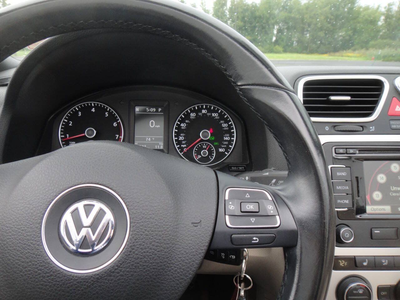 Used 2016 Volkswagen Eos Komfort FWD image 9