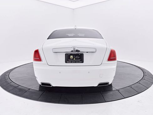 Used 2018 Rolls-Royce Ghost RWD image 16