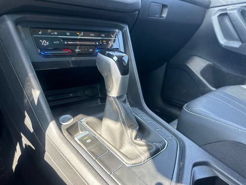 Used 2023 Volkswagen Tiguan SE w/ Panoramic Sunroof Package FWD image 20