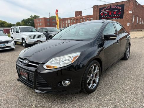 Used 2014 Ford Focus SE w/ Equipment Group 201A FWD image 2