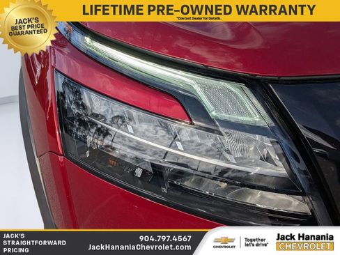 Used 2023 Nissan Pathfinder SV image 9