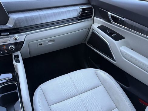Used 2023 Kia Telluride EX w/ EX Captain's Chair Package image 24