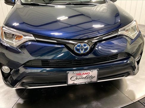 Used 2018 Toyota RAV4 Limited AWD/4WD image 30