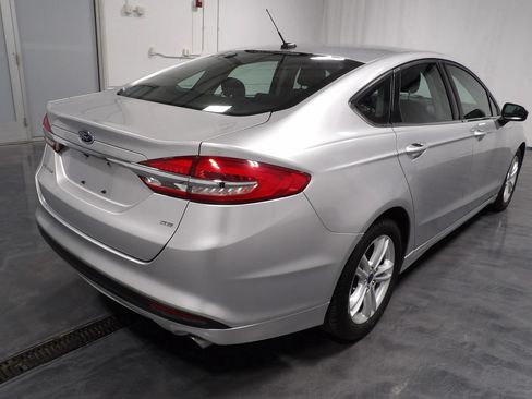 Used 2018 Ford Fusion SE FWD image 4