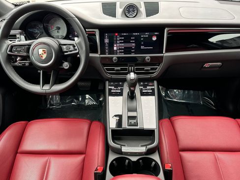 Certified 2024 Porsche Macan S image 6