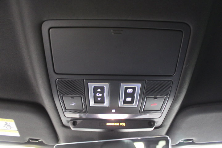 Used 2021 Land Rover Defender 110 X-Dynamic SE AWD/4WD image 44