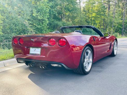 Used 2006 Chevrolet Corvette Convertible w/ Preferred Equipment Group RWD image 14