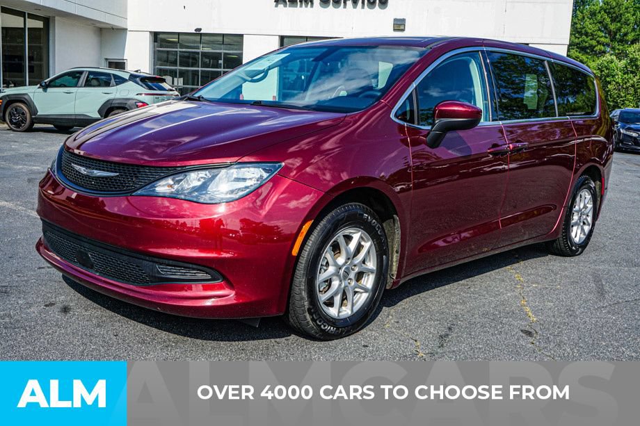 Used 2022 Chrysler Voyager LX FWD image 2