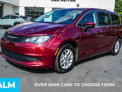 Used 2022 Chrysler Voyager LX FWD image 2