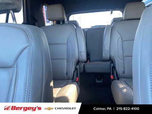 Used 2023 Chevrolet Traverse LT image 37