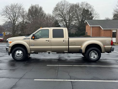 Used 2013 Ford F450 Lariat w/ Lariat Interior Pkg image 2