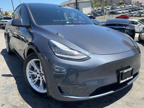 Used 2020 Tesla Model Y Long Range AWD/4WD image 1