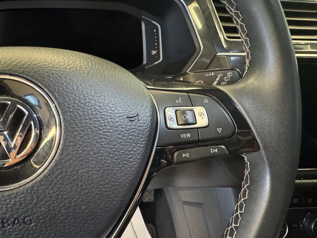 Used 2021 Volkswagen Tiguan SEL w/ 3rd Row Seat Package AWD/4WD image 11