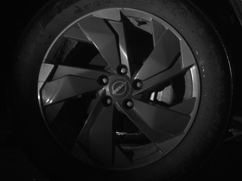 Used 2025 Nissan Rogue SV image 13