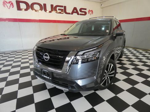 Used 2025 Nissan Pathfinder Platinum w/ Cargo Package FWD image 1