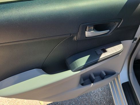 Used 2013 Toyota Camry LE image 9