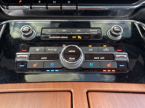 Used 2019 Lincoln Navigator L Reserve AWD/4WD image 27