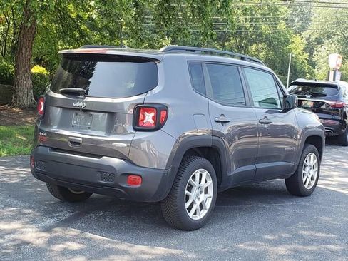 Used 2019 Jeep Renegade Latitude w/ Cold Weather Group AWD/4WD image 3
