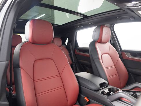 Certified 2026 Porsche Cayenne S AWD/4WD image 27