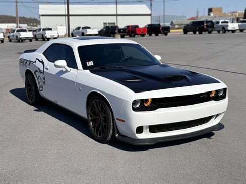 Used 2018 Dodge Challenger SRT Hellcat image 2