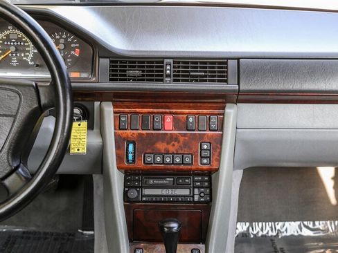 Used 1995 Mercedes-Benz E 320 Convertible image 60