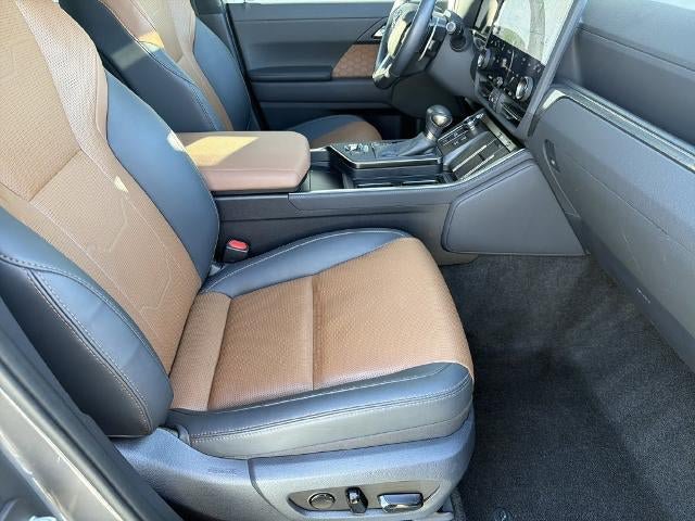 Used 2024 Lexus GX 550 w/ Accessory Package (Z1) AWD/4WD image 11